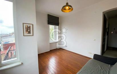 CİHANGİR PÜRTELAŞ SOKAK'TA DENİZ MANZARALI 2+1 SATILIK DAİRE