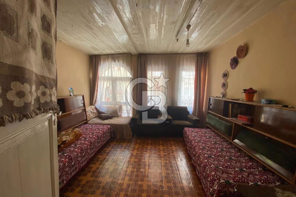 125 m² Detached House for Sale on Müteselsim Street in Kocamustafapaşa