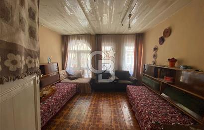 125 m² Detached House for Sale on Müteselsim Street in Kocamustafapaşa