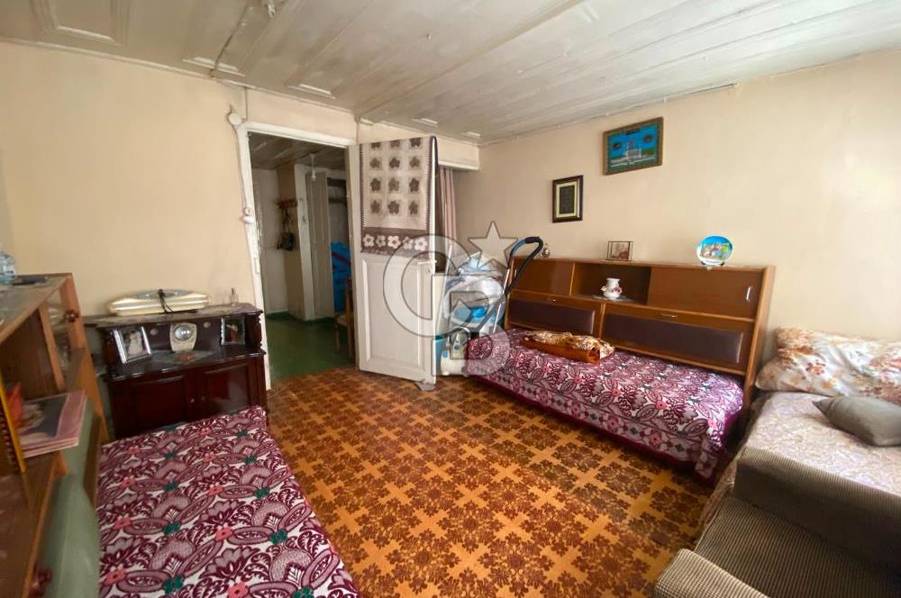 125 m² Detached House for Sale on Müteselsim Street in Kocamustafapaşa