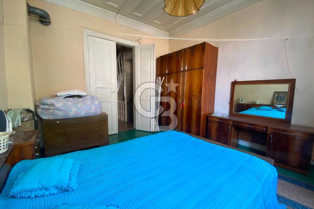 125 m² Detached House for Sale on Müteselsim Street in Kocamustafapaşa