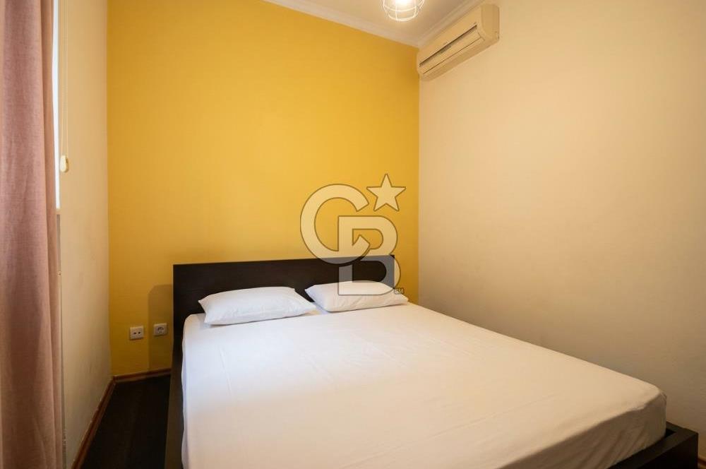 CİHANGİR PÜRTELAŞ SOKAK'TA DENİZ MANZARALI 2+1 SATILIK DAİRE
