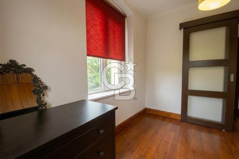 CİHANGİR PÜRTELAŞ SOKAK'TA DENİZ MANZARALI 2+1 SATILIK DAİRE
