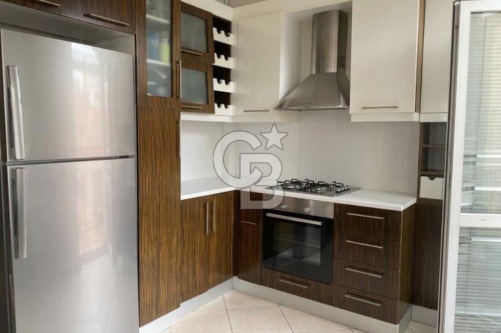CİHANGİR PÜRTELAŞ SOKAK'TA DENİZ MANZARALI 2+1 SATILIK DAİRE