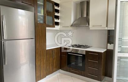 CİHANGİR PÜRTELAŞ SOKAK'TA DENİZ MANZARALI 2+1 SATILIK DAİRE