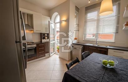 CİHANGİR PÜRTELAŞ SOKAK'TA DENİZ MANZARALI 2+1 SATILIK DAİRE