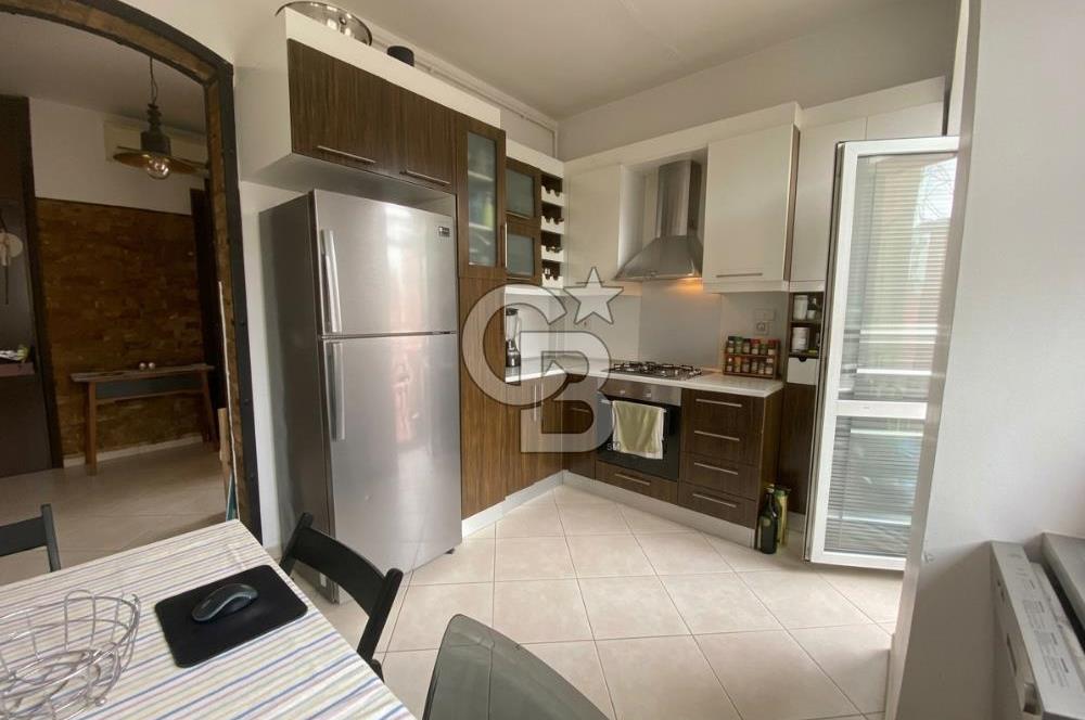CİHANGİR PÜRTELAŞ SOKAK'TA DENİZ MANZARALI 2+1 SATILIK DAİRE
