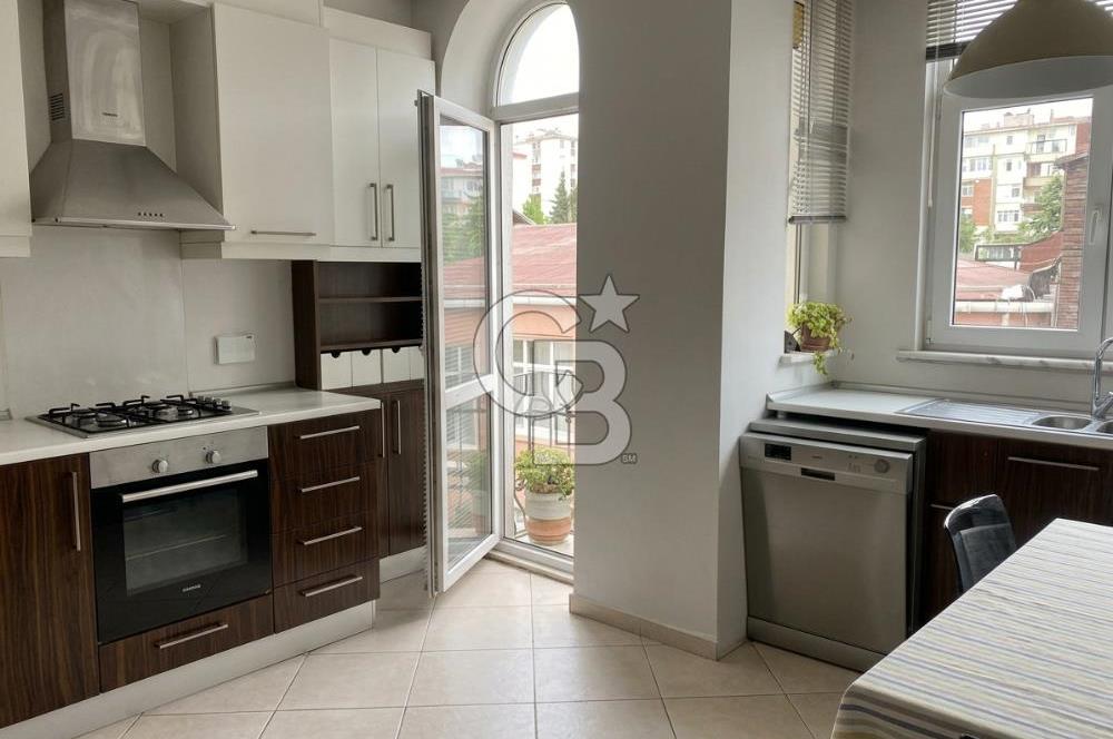CİHANGİR PÜRTELAŞ SOKAK'TA DENİZ MANZARALI 2+1 SATILIK DAİRE