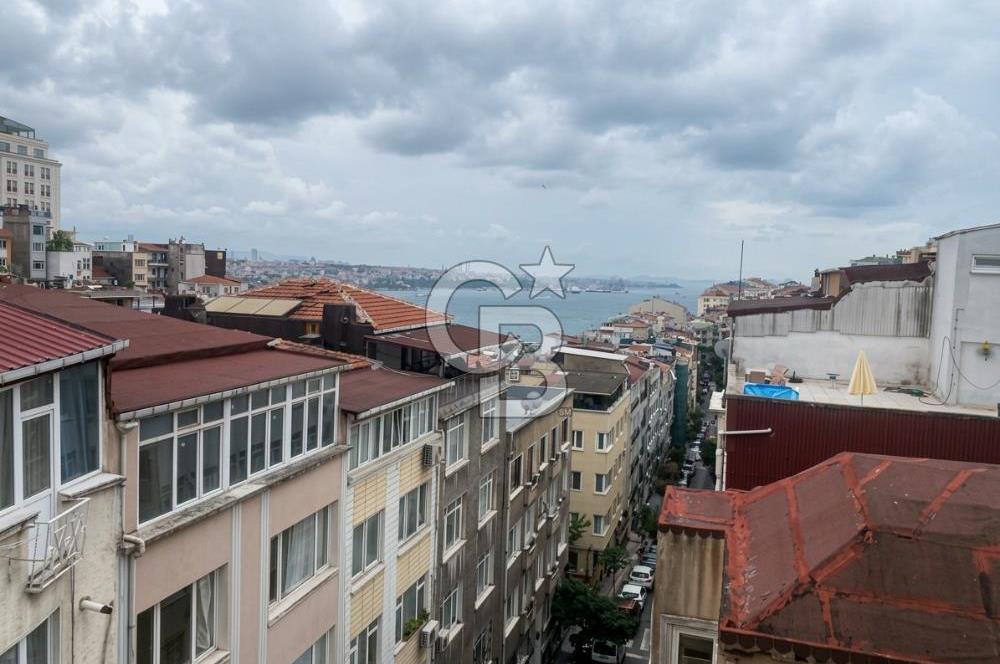 CİHANGİR PÜRTELAŞ SOKAK'TA DENİZ MANZARALI 2+1 SATILIK DAİRE
