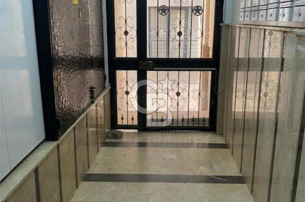 LAPSEKİ CUMHURİYET MAH. CADDE ÜZERİ EŞYALI 1+1 SATILIK DAİRE
