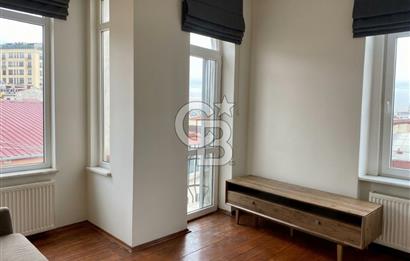 CİHANGİR PÜRTELAŞ SOKAK'TA DENİZ MANZARALI 2+1 SATILIK DAİRE