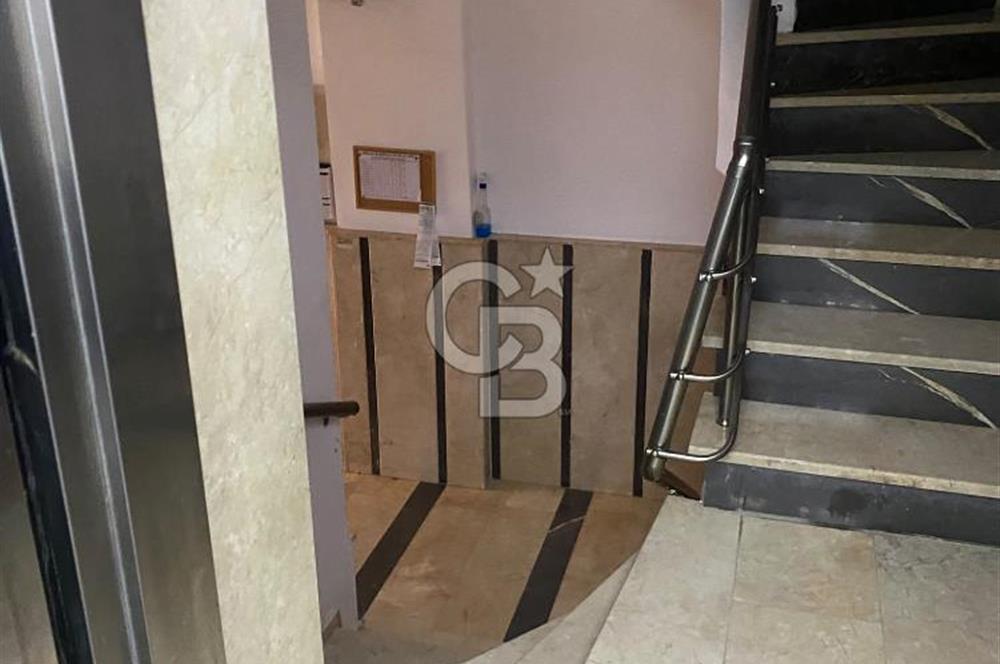LAPSEKİ CUMHURİYET MAH. CADDE ÜZERİ EŞYALI 1+1 SATILIK DAİRE