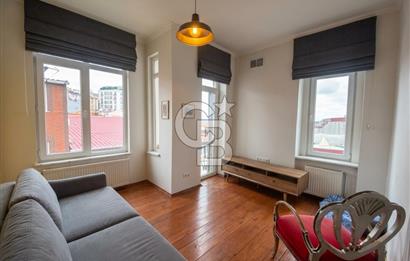 CİHANGİR PÜRTELAŞ SOKAK'TA DENİZ MANZARALI 2+1 SATILIK DAİRE