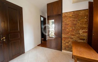 CİHANGİR PÜRTELAŞ SOKAK'TA DENİZ MANZARALI 2+1 SATILIK DAİRE