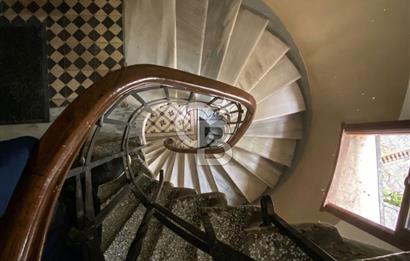 CİHANGİR PÜRTELAŞ SOKAK'TA DENİZ MANZARALI 2+1 SATILIK DAİRE