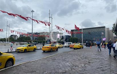 CİHANGİR PÜRTELAŞ SOKAK'TA DENİZ MANZARALI 2+1 SATILIK DAİRE