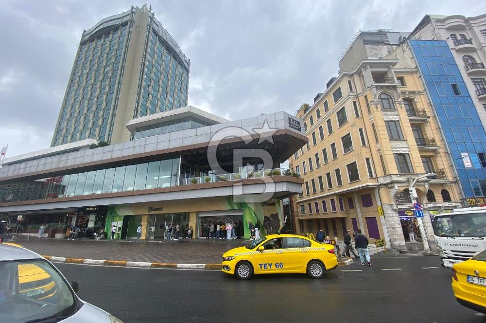 CİHANGİR PÜRTELAŞ SOKAK'TA DENİZ MANZARALI 2+1 SATILIK DAİRE