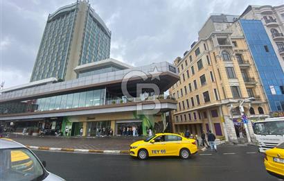 CİHANGİR PÜRTELAŞ SOKAK'TA DENİZ MANZARALI 2+1 SATILIK DAİRE