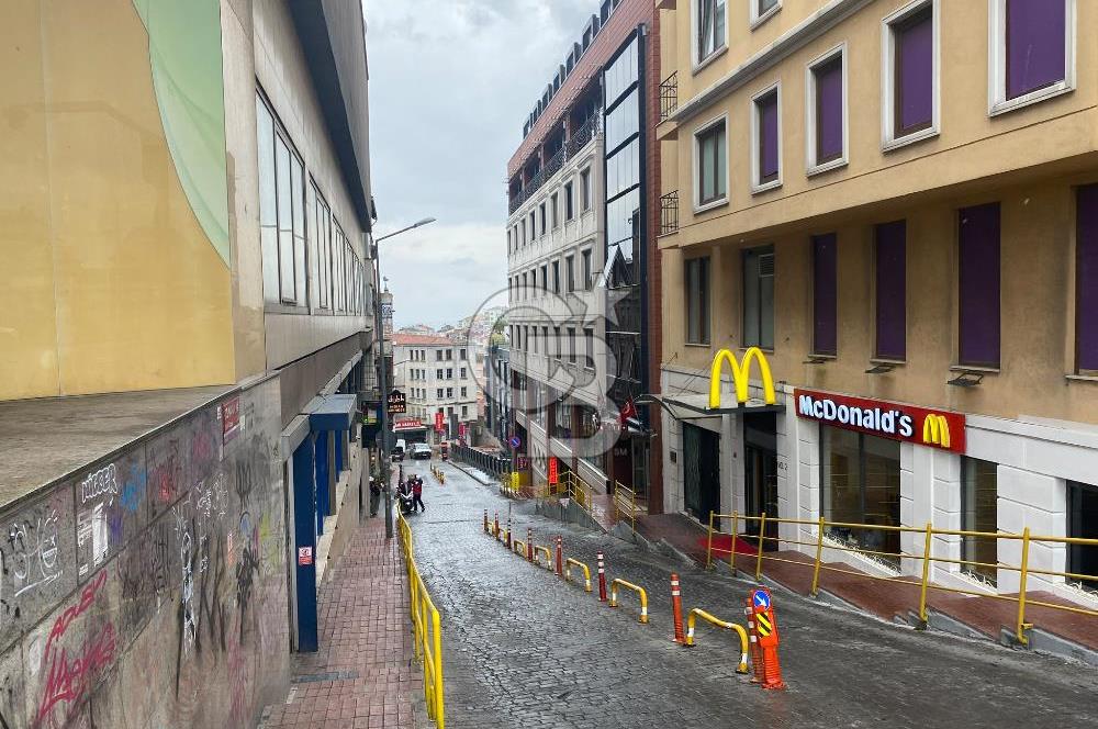 CİHANGİR PÜRTELAŞ SOKAK'TA DENİZ MANZARALI 2+1 SATILIK DAİRE