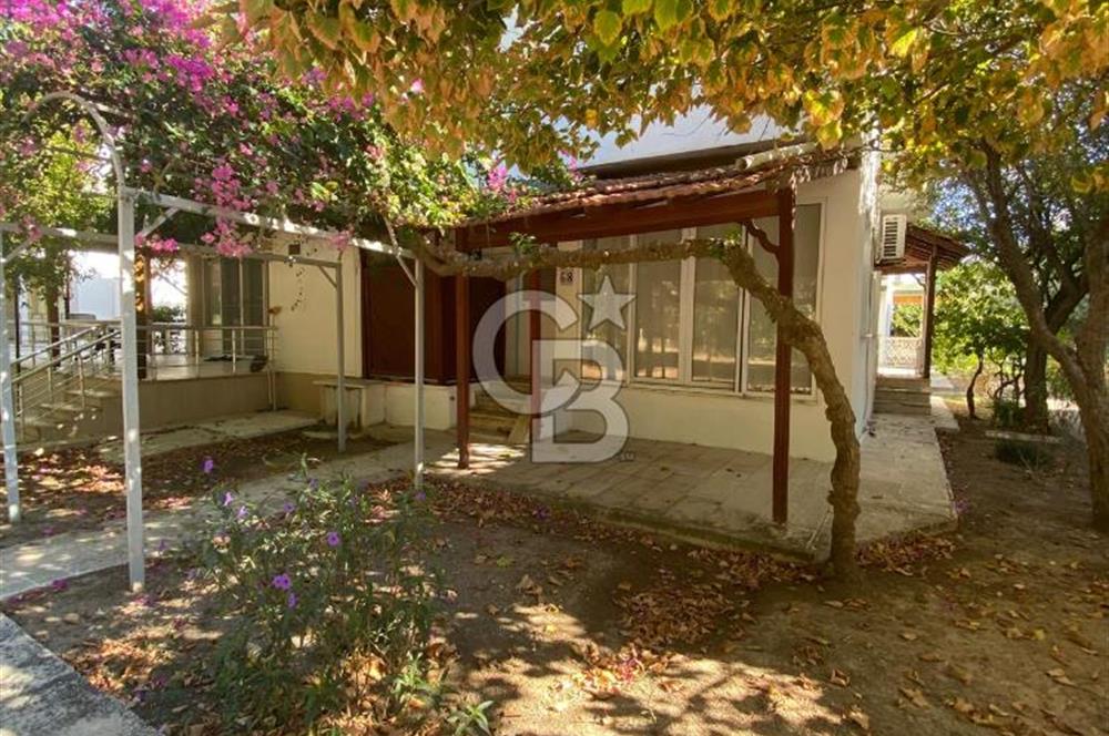 DATÇA BURGAZDA DENİZE ÇOK YAKIN EŞYALI KİRALIK TRİPLEKS VİLLA