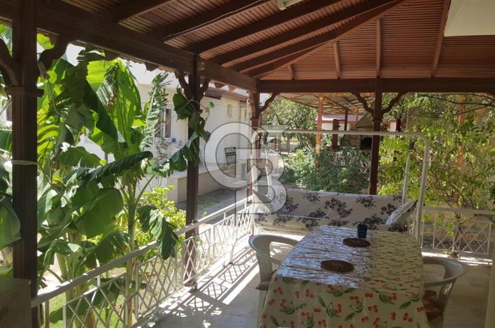 DATÇA BURGAZDA DENİZE ÇOK YAKIN EŞYALI KİRALIK TRİPLEKS VİLLA