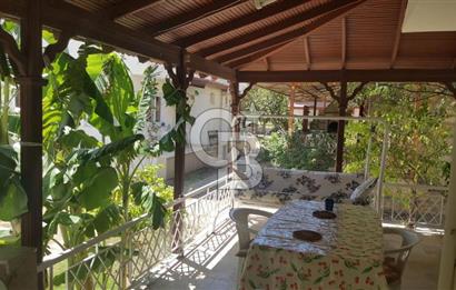 DATÇA BURGAZDA DENİZE ÇOK YAKIN EŞYALI KİRALIK TRİPLEKS VİLLA