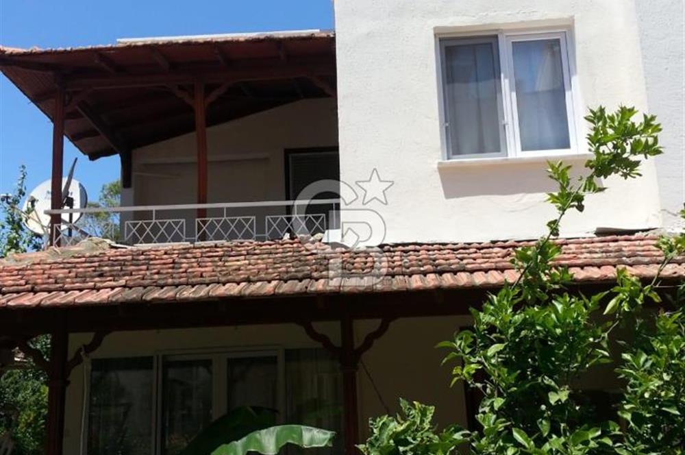 DATÇA BURGAZDA DENİZE ÇOK YAKIN EŞYALI KİRALIK TRİPLEKS VİLLA