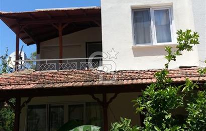 DATÇA BURGAZDA DENİZE ÇOK YAKIN EŞYALI KİRALIK TRİPLEKS VİLLA