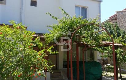 DATÇA BURGAZDA DENİZE ÇOK YAKIN EŞYALI KİRALIK TRİPLEKS VİLLA