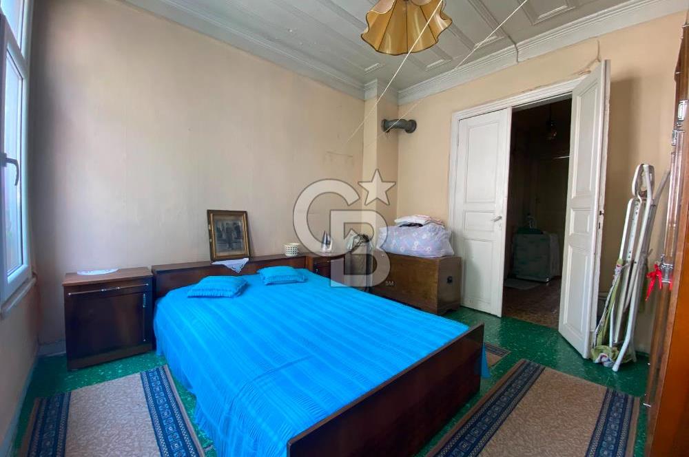 125 m² Detached House for Sale on Müteselsim Street in Kocamustafapaşa