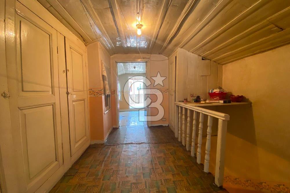 125 m² Detached House for Sale on Müteselsim Street in Kocamustafapaşa