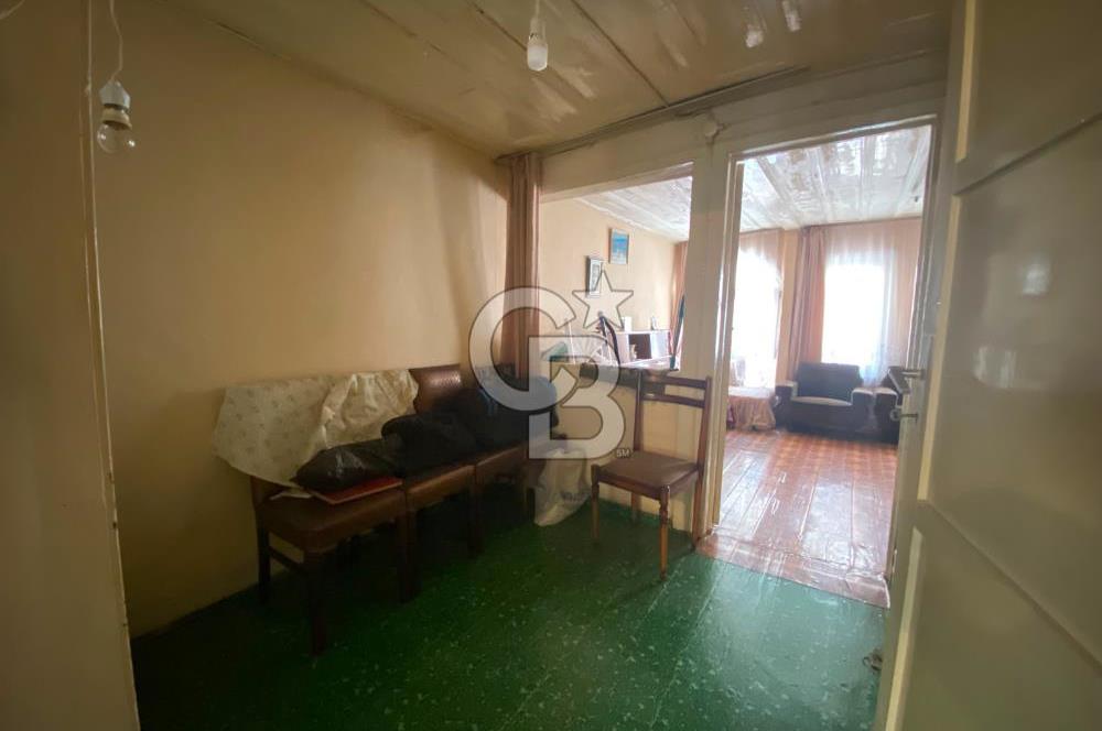 125 m² Detached House for Sale on Müteselsim Street in Kocamustafapaşa