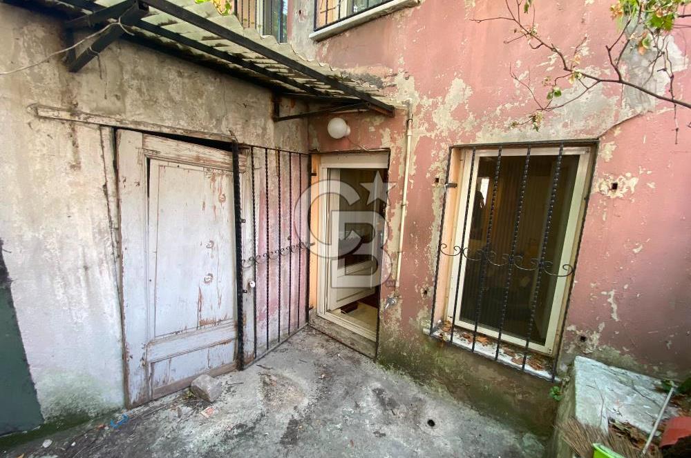 125 m² Detached House for Sale on Müteselsim Street in Kocamustafapaşa
