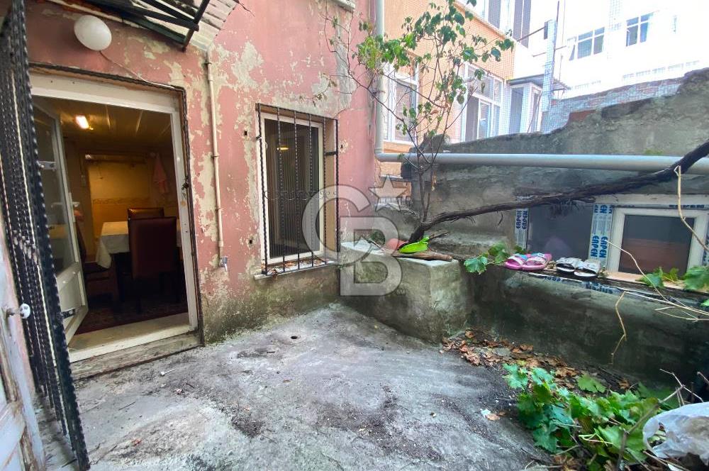 125 m² Detached House for Sale on Müteselsim Street in Kocamustafapaşa