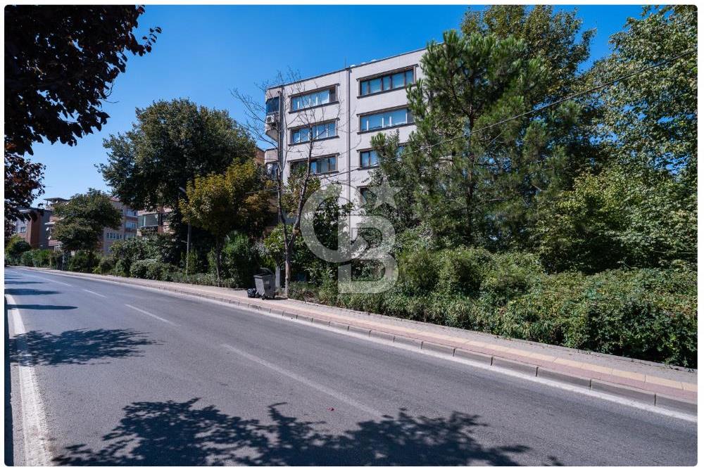 Kükürtlü Cad Üzerinde Satılık Şerefiyeli Dükkan