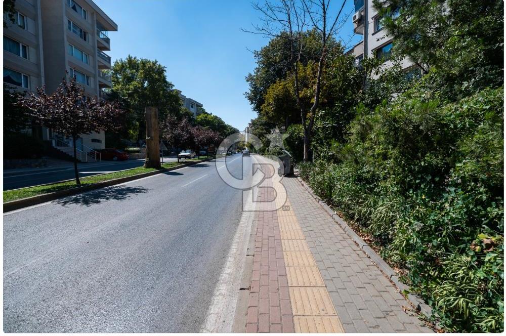 Kükürtlü Cad Üzerinde Satılık Şerefiyeli Dükkan