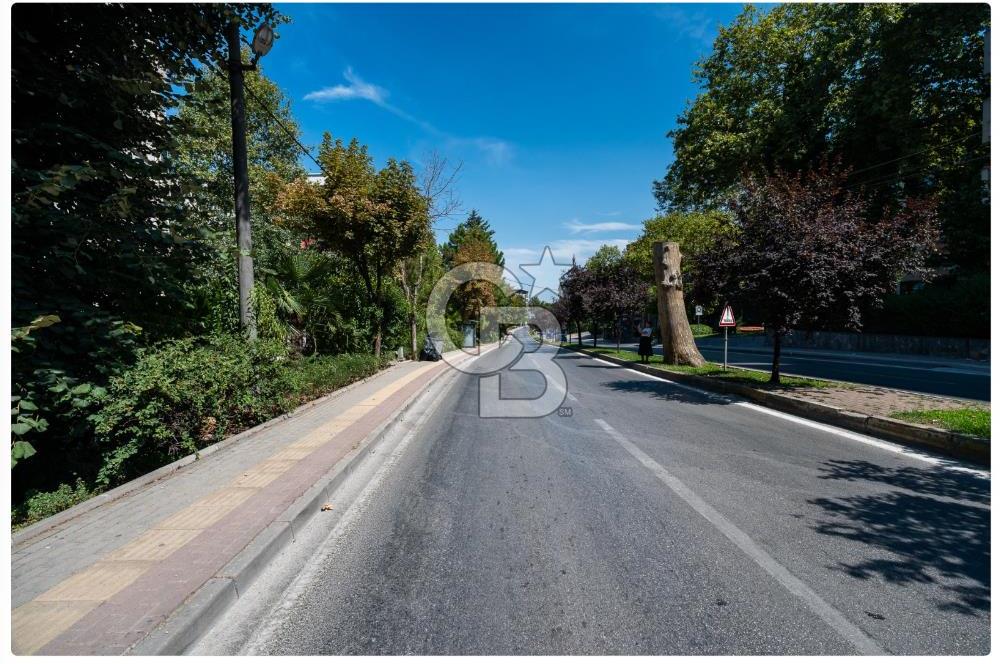 Kükürtlü Cad Üzerinde Satılık Şerefiyeli Dükkan