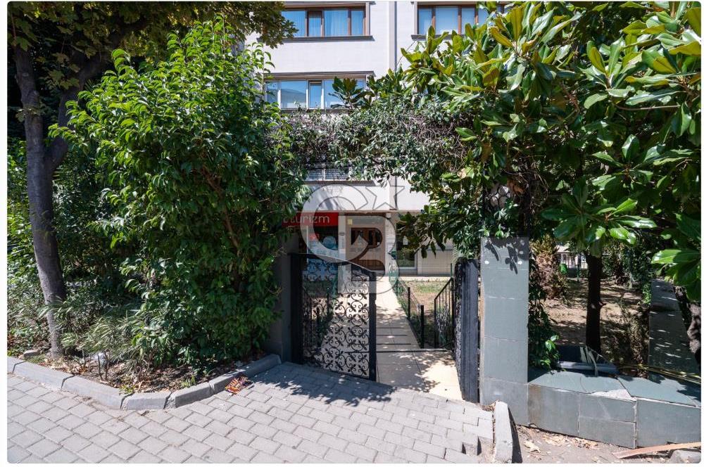 Kükürtlü Cad Üzerinde Satılık Şerefiyeli Dükkan