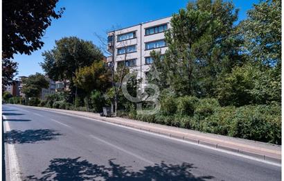 Kükürtlü Cad Üzerinde Satılık Şerefiyeli Dükkan