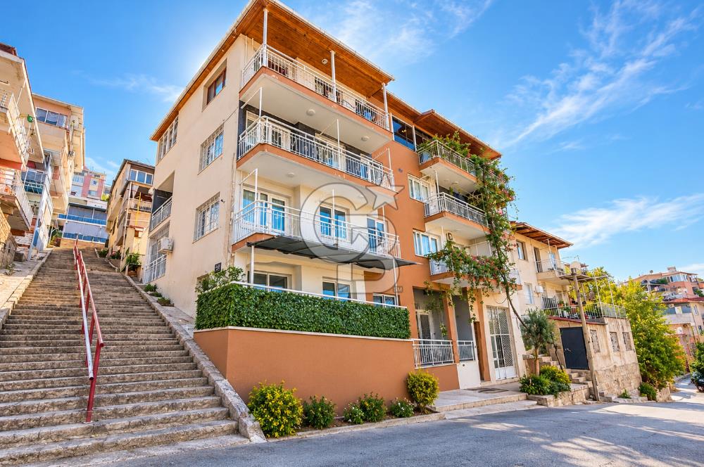 Bayraklı Yamanlarda Manzaralı Teraslı Satılık Geniş 3+1 Daire