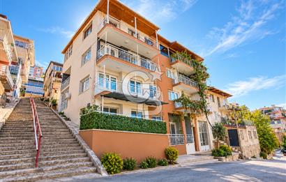 Bayraklı Yamanlarda Manzaralı Teraslı Satılık Geniş 3+1 Daire
