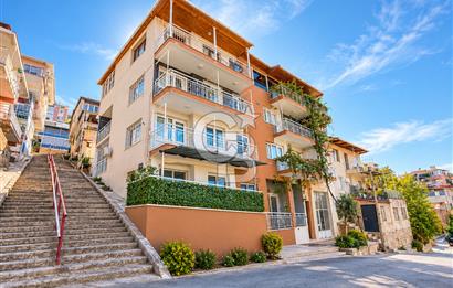 Bayraklı Yamanlarda Manzaralı Teraslı Satılık Geniş 3+1 Daire