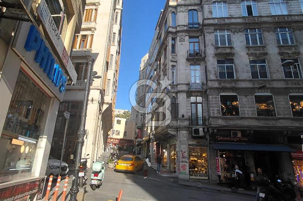 Beyoğlu Şişhanede çok iyi konumda kullanıma hazır 25 m2 1+1  Ofis