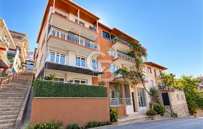 Bayraklı Yamanlarda Manzaralı Teraslı Satılık Geniş 3+1 Daire