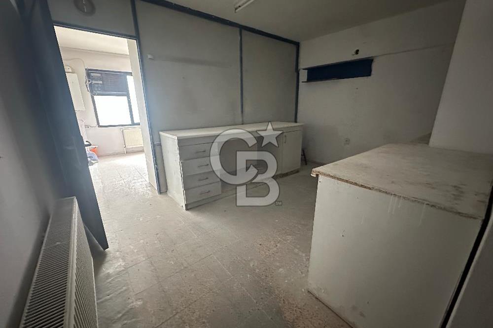 KARŞIYAKA ÇARŞI GİRİŞİNDE | İSKELE KARŞISI | SATILIK 30 M² OFİS