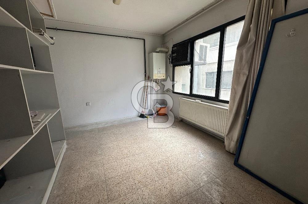 KARŞIYAKA ÇARŞI GİRİŞİNDE | İSKELE KARŞISI | SATILIK 30 M² OFİS