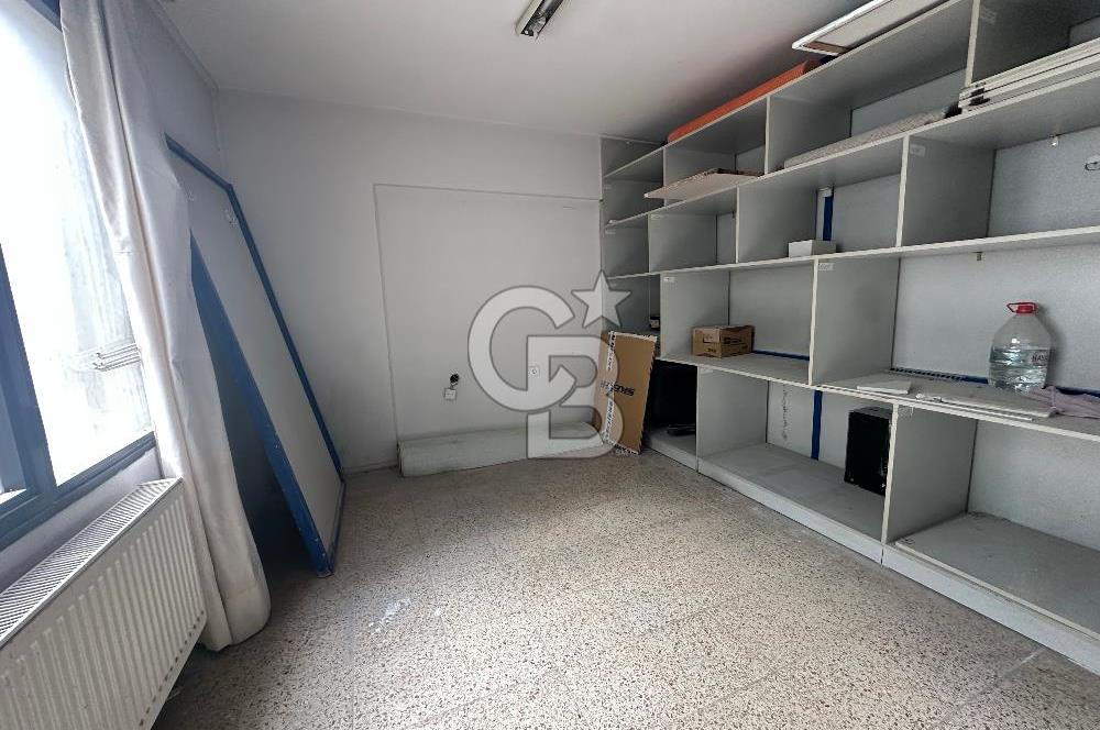 KARŞIYAKA ÇARŞI GİRİŞİNDE | İSKELE KARŞISI | SATILIK 30 M² OFİS