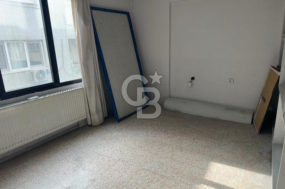 KARŞIYAKA ÇARŞI GİRİŞİNDE | İSKELE KARŞISI | SATILIK 30 M² OFİS