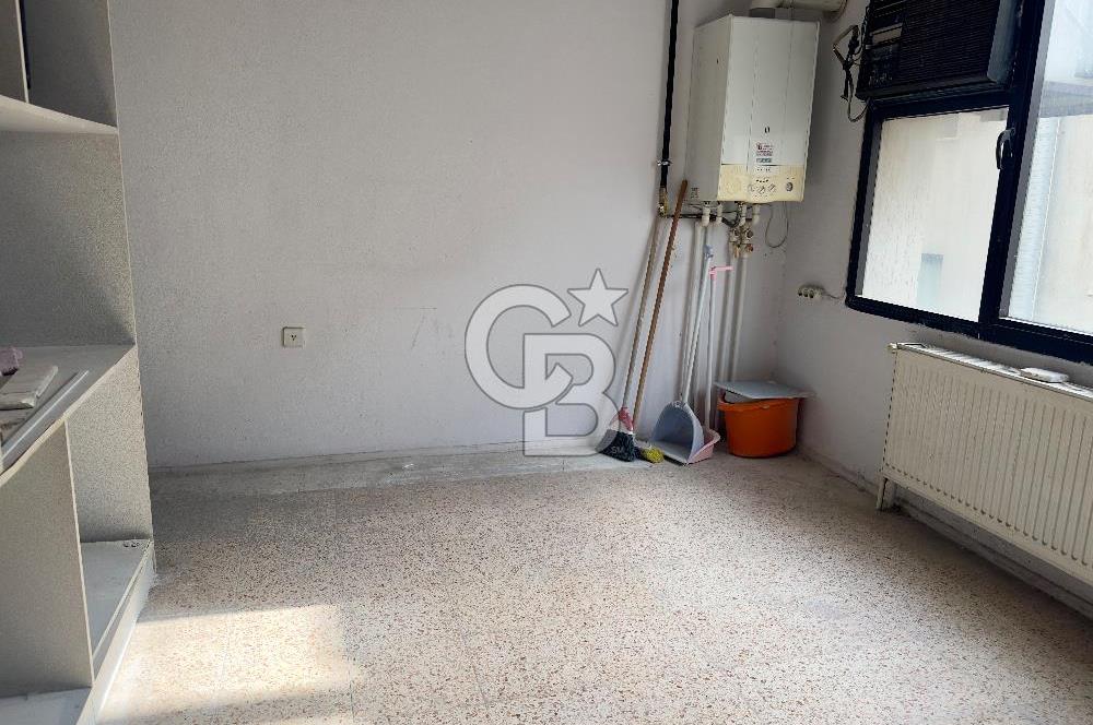 KARŞIYAKA ÇARŞI GİRİŞİNDE | İSKELE KARŞISI | SATILIK 30 M² OFİS