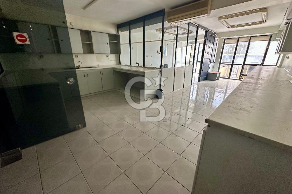 Karşıyaka Çarşı Girişi Deniz Manzaralı 85m2 Satılık Geniş Ofis
